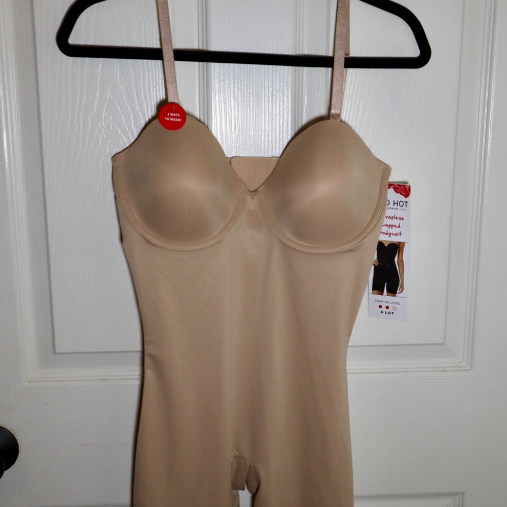 RED HOT by SPANX NWT Strapless Cupped Bodysuit Beige Large - Picture 5 of 7